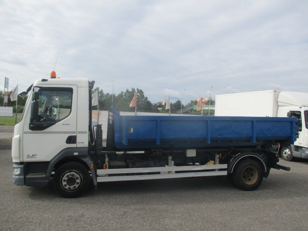 DAF LF 12.250 - Kotalni prekucni tovornjak: slika 2 DAF LF 12.250 - Kotalni prekucni tovornjak: slika 2