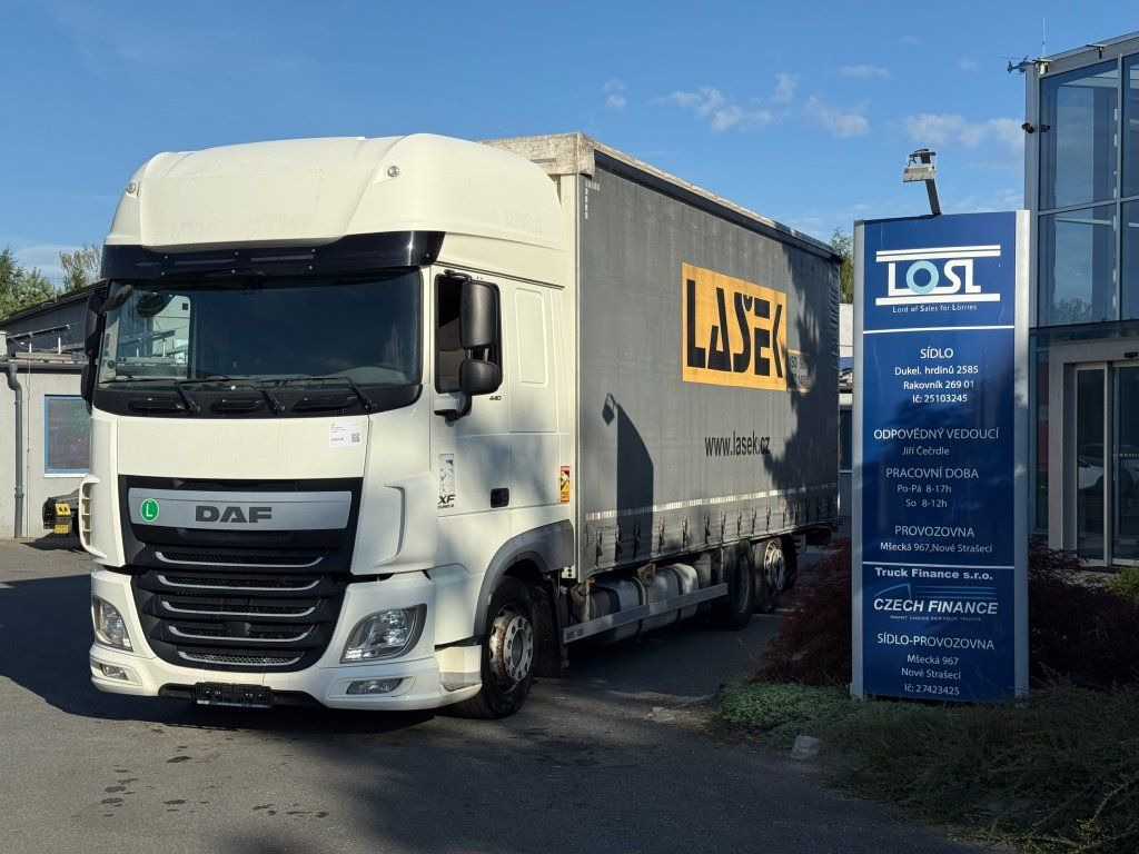 DAF XF440 EURO 6 6x2 - Tovornjak s ponjavo: slika 1 DAF XF440 EURO 6 6x2 - Tovornjak s ponjavo: slika 1