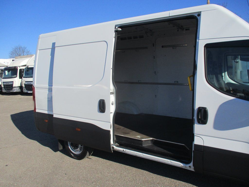 Iveco Daily 35S16 - Furgon: slika 4 Iveco Daily 35S16 - Furgon: slika 4