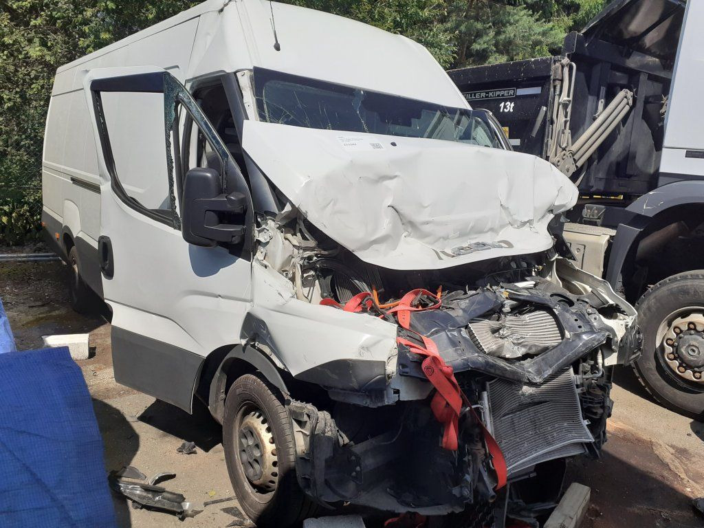 Iveco Daily 35S16 maxi Damaged - Furgon: slika 1 Iveco Daily 35S16 maxi Damaged - Furgon: slika 1