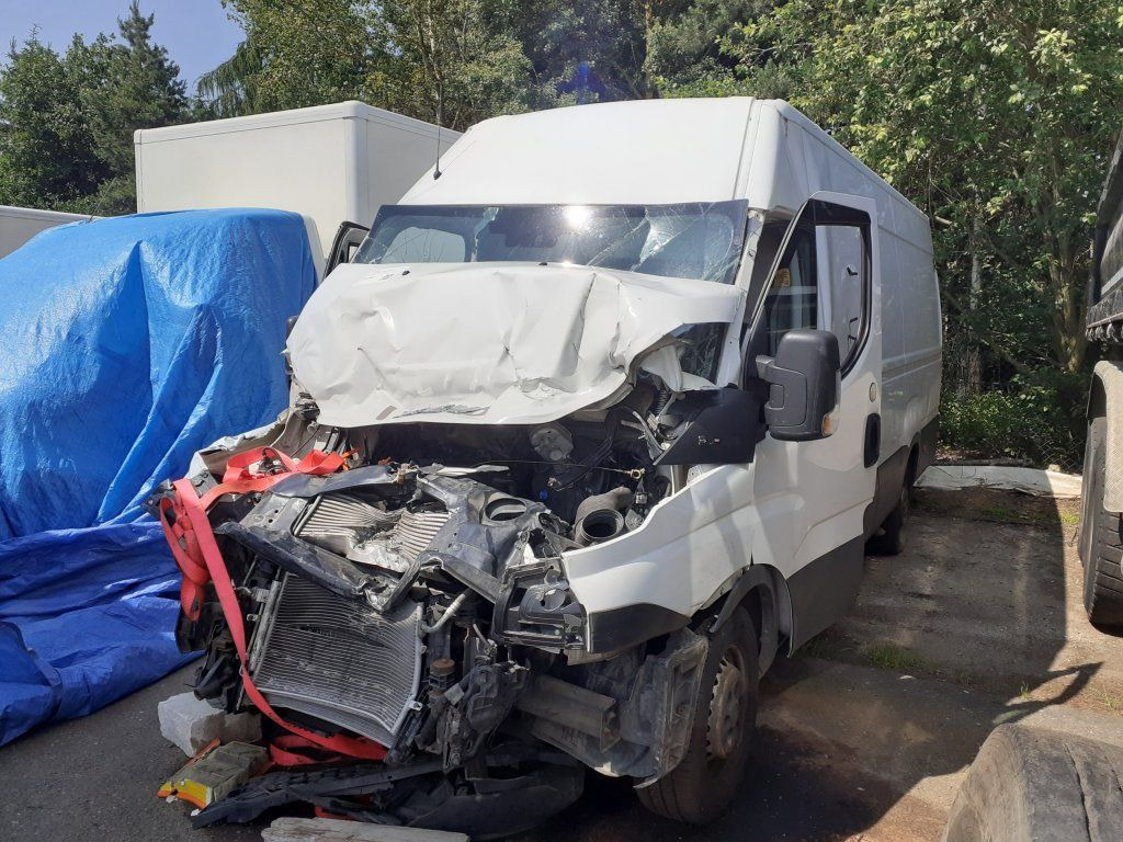 Iveco Daily 35S16 maxi Damaged - Furgon: slika 2 Iveco Daily 35S16 maxi Damaged - Furgon: slika 2