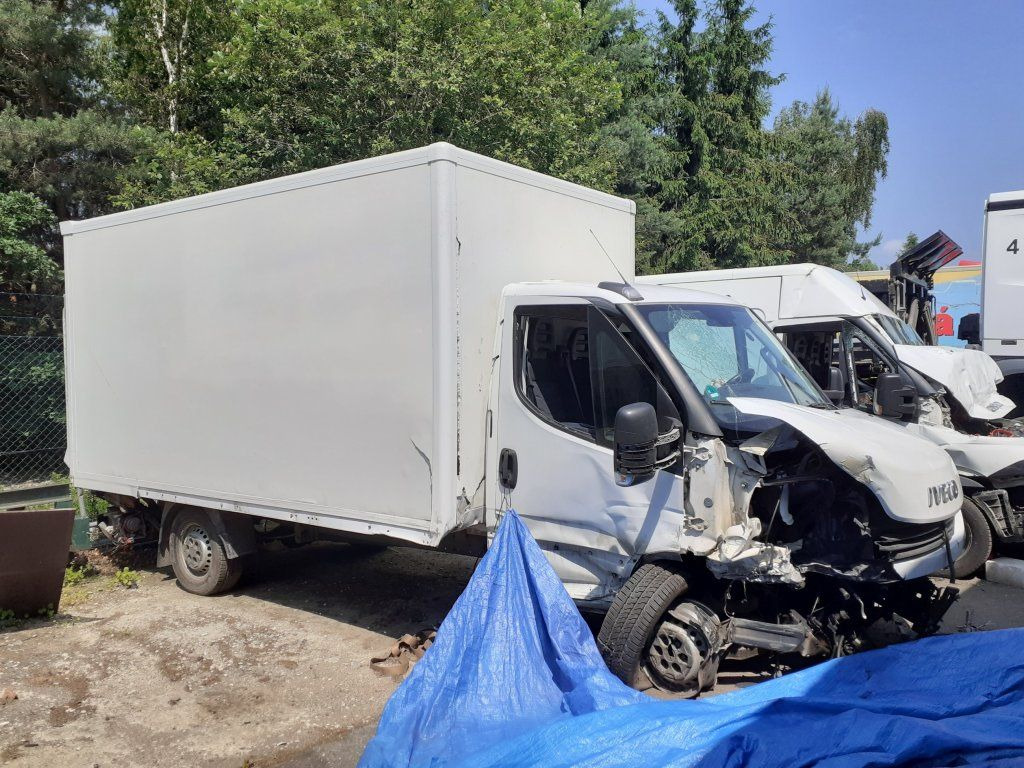Iveco Daily 35S16 mit LBW DAMAGED - Dostavno vozilo z zabojnikom: slika 2 Iveco Daily 35S16 mit LBW DAMAGED - Dostavno vozilo z zabojnikom: slika 2