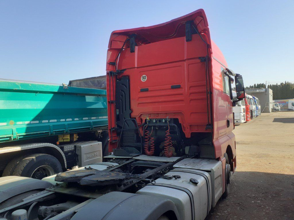 MAN TGX18.460 XLX Motorschaden/engine damage - Vlačilec: slika 4 MAN TGX18.460 XLX Motorschaden/engine damage - Vlačilec: slika 4