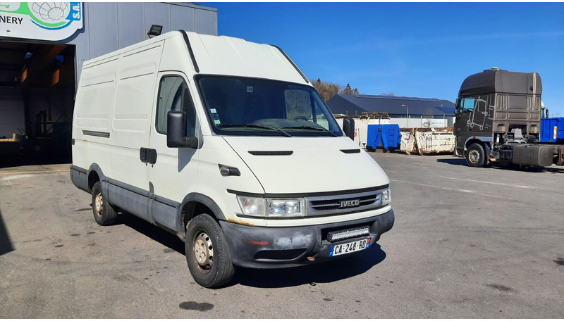 Iveco Daily 35S12 - Furgon: slika 1 Iveco Daily 35S12 - Furgon: slika 1