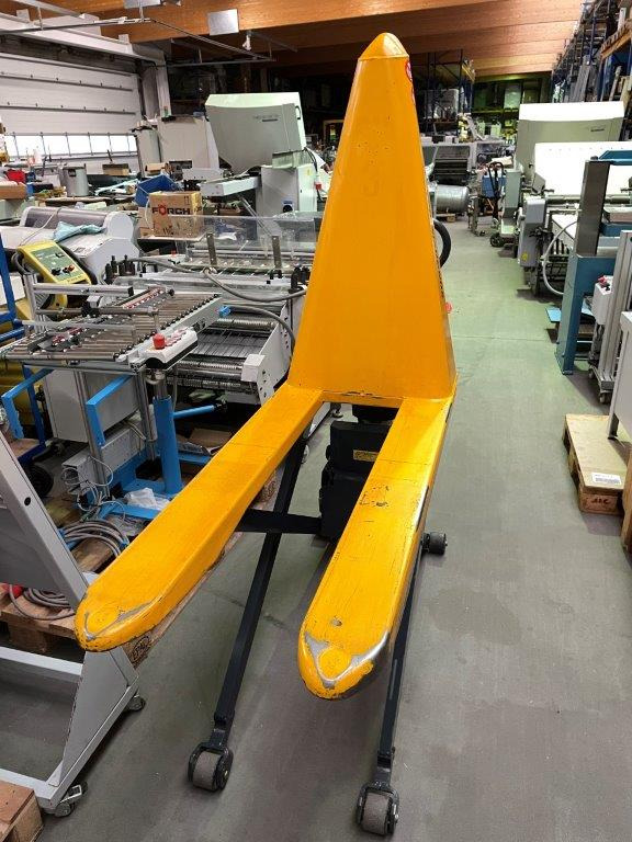 5 (five) scissor pallet truck with electric drive and quick lift pump Jungheinrich model TMX-E 10 - Paletni viličar: slika 3 5 (five) scissor pallet truck with electric drive and quick lift pump Jungheinrich model TMX-E 10 - Paletni viličar: slika 3