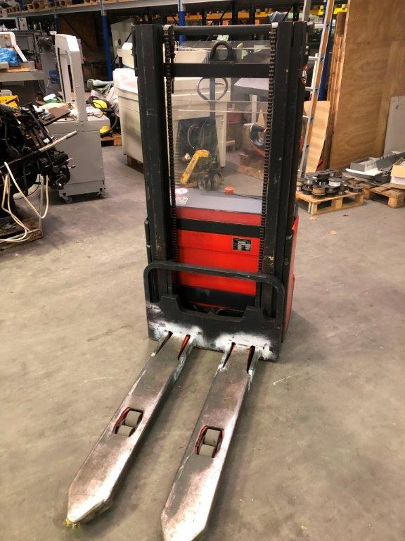 Ant Linde L 10 - high lift truck - stacker - electric pallet truck - pedestrian stacker - Stroj za zlaganje: slika 2 Ant Linde L 10 - high lift truck - stacker - electric pallet truck - pedestrian stacker - Stroj za zlaganje: slika 2
