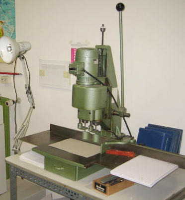 Constantin Hang 136-D Table Paper Drilling Machine - Tiskarski stroj: slika 1 Constantin Hang 136-D Table Paper Drilling Machine - Tiskarski stroj: slika 1