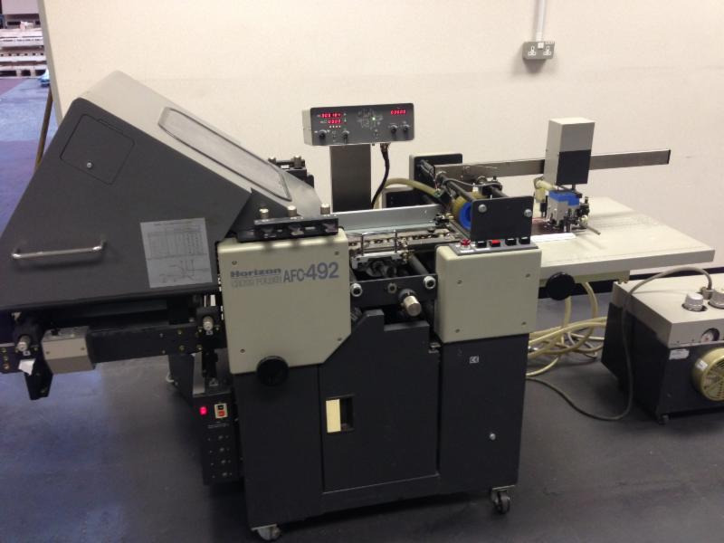 Horizon AFC-492sc 2 buckle plate folders with sword folding unit, perforating and creasing - Stroj za zgibanje: slika 1 Horizon AFC-492sc 2 buckle plate folders with sword folding unit, perforating and creasing - Stroj za zgibanje: slika 1