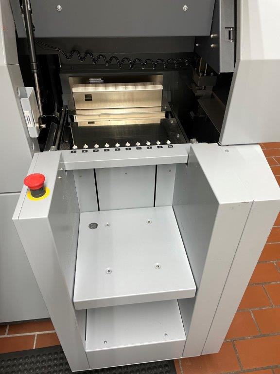 Horizon HT-30 C automatic rotary three-knife trimmer - Stroj za rezanje papirja: slika 4 Horizon HT-30 C automatic rotary three-knife trimmer - Stroj za rezanje papirja: slika 4