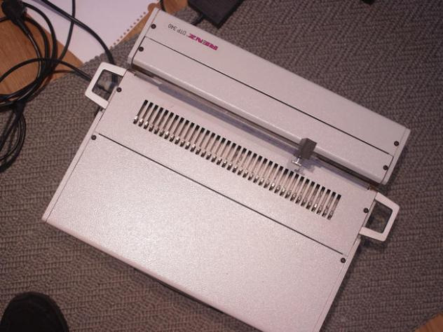 Renz DTP-340 Electric Calendar Punching Machine - Tiskarski stroj: slika 2 Renz DTP-340 Electric Calendar Punching Machine - Tiskarski stroj: slika 2