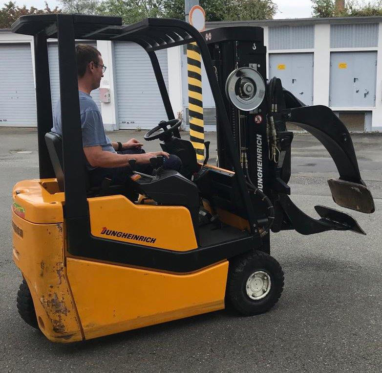 Three-wheel electric front loader Jungheinrich EFG DF 15 with duplex mast and Meyer roller clamp - Električni viličar: slika 5 Three-wheel electric front loader Jungheinrich EFG DF 15 with duplex mast and Meyer roller clamp - Električni viličar: slika 5