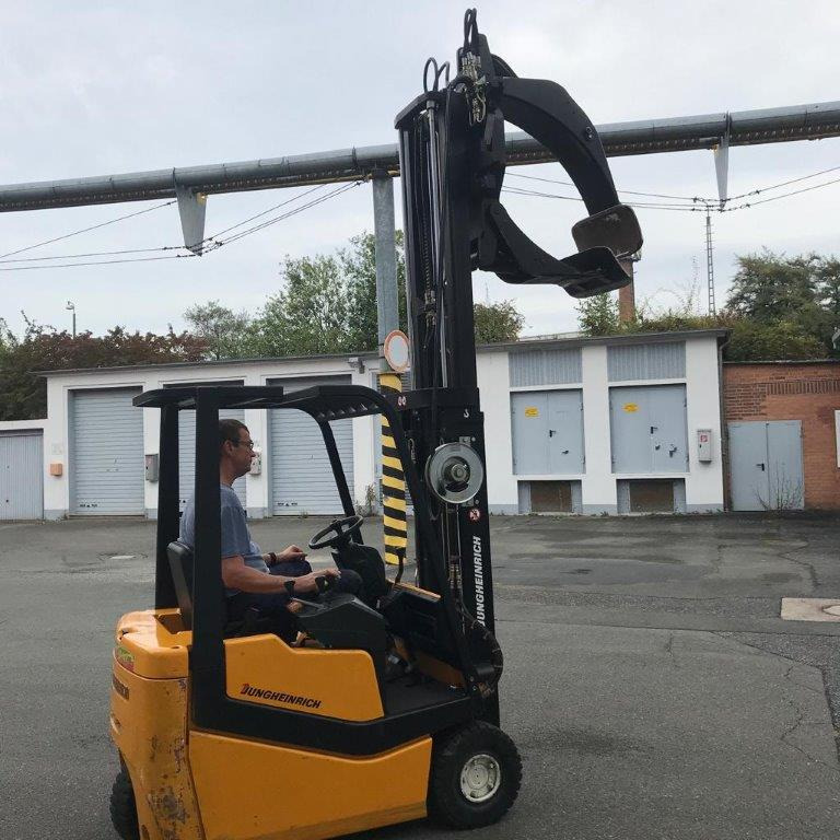 Three-wheel electric front loader Jungheinrich EFG DF 15 with duplex mast and Meyer roller clamp - Električni viličar: slika 2 Three-wheel electric front loader Jungheinrich EFG DF 15 with duplex mast and Meyer roller clamp - Električni viličar: slika 2