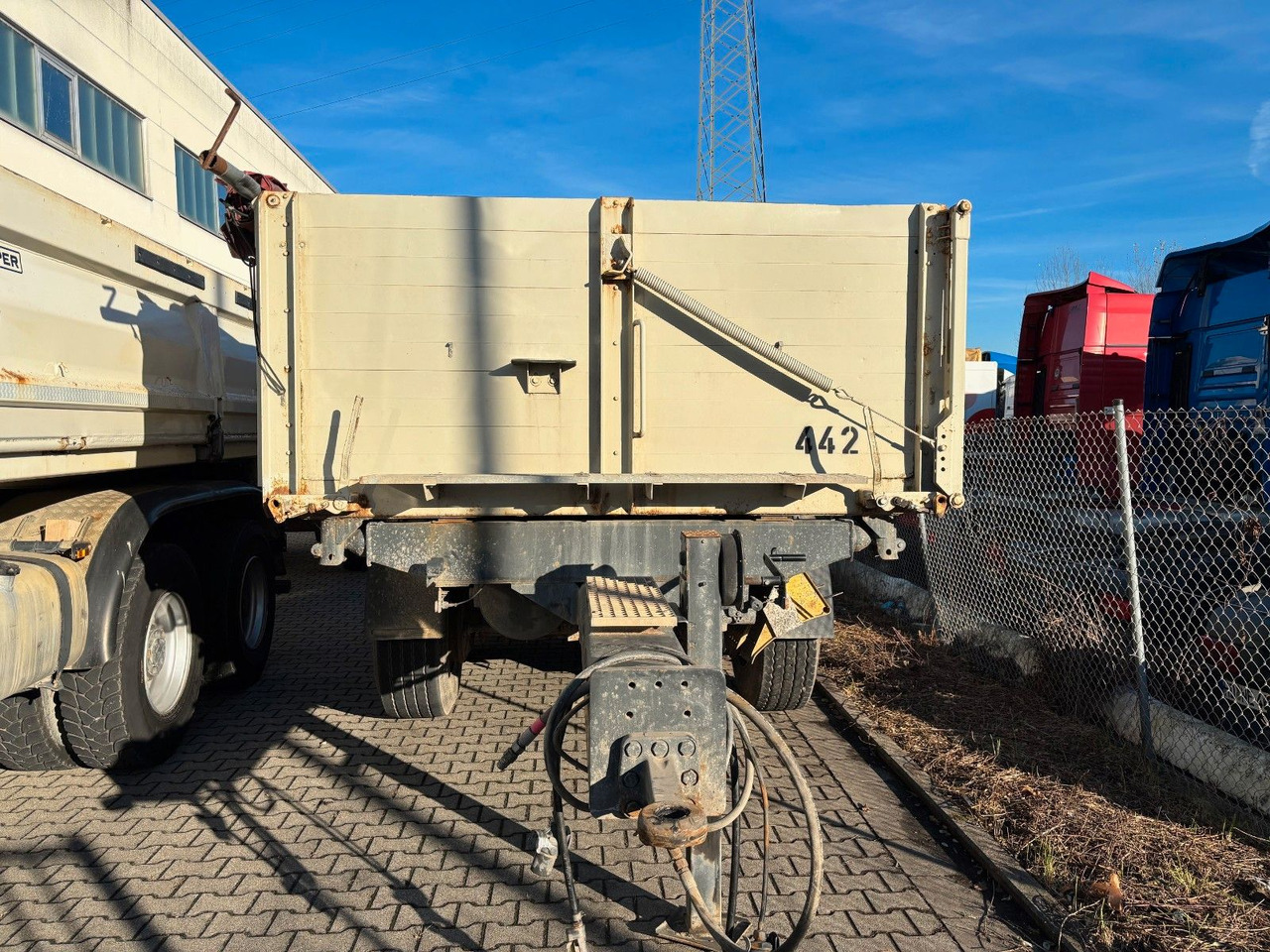 Carnehl Tandem /BPW/ Luftfederung/ Rollplane Carnehl Tandem /BPW/ Luftfederung/ Rollplane - Kiper prikolica: slika 4 Carnehl Tandem /BPW/ Luftfederung/ Rollplane Carnehl Tandem /BPW/ Luftfederung/ Rollplane - Kiper prikolica: slika 4