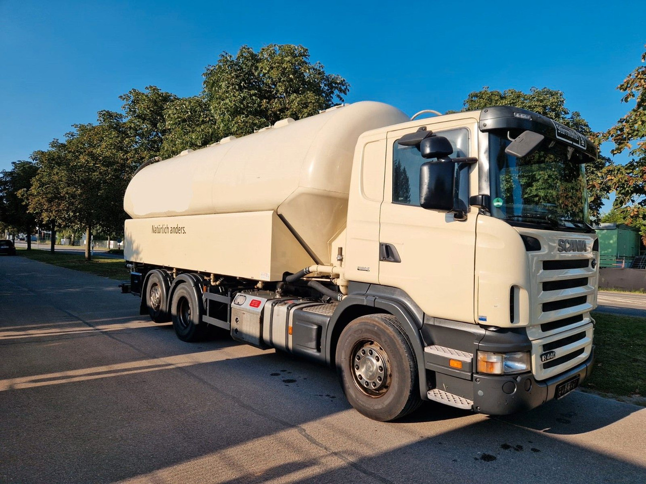 Scania R440 31m³ SILO 4 Kammer/Retarder/Kompressor/Lift - Tovornjak cisterna: slika 2 Scania R440 31m³ SILO 4 Kammer/Retarder/Kompressor/Lift - Tovornjak cisterna: slika 2