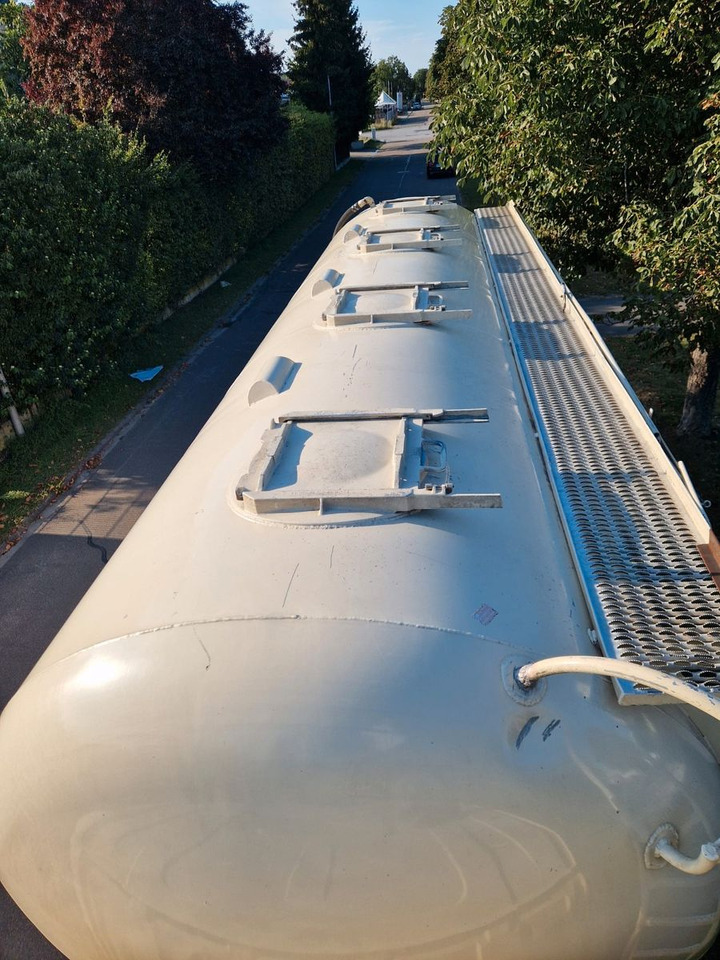 Scania R440 31m³ SILO 4 Kammer/Retarder/Kompressor/Lift - Tovornjak cisterna: slika 5 Scania R440 31m³ SILO 4 Kammer/Retarder/Kompressor/Lift - Tovornjak cisterna: slika 5