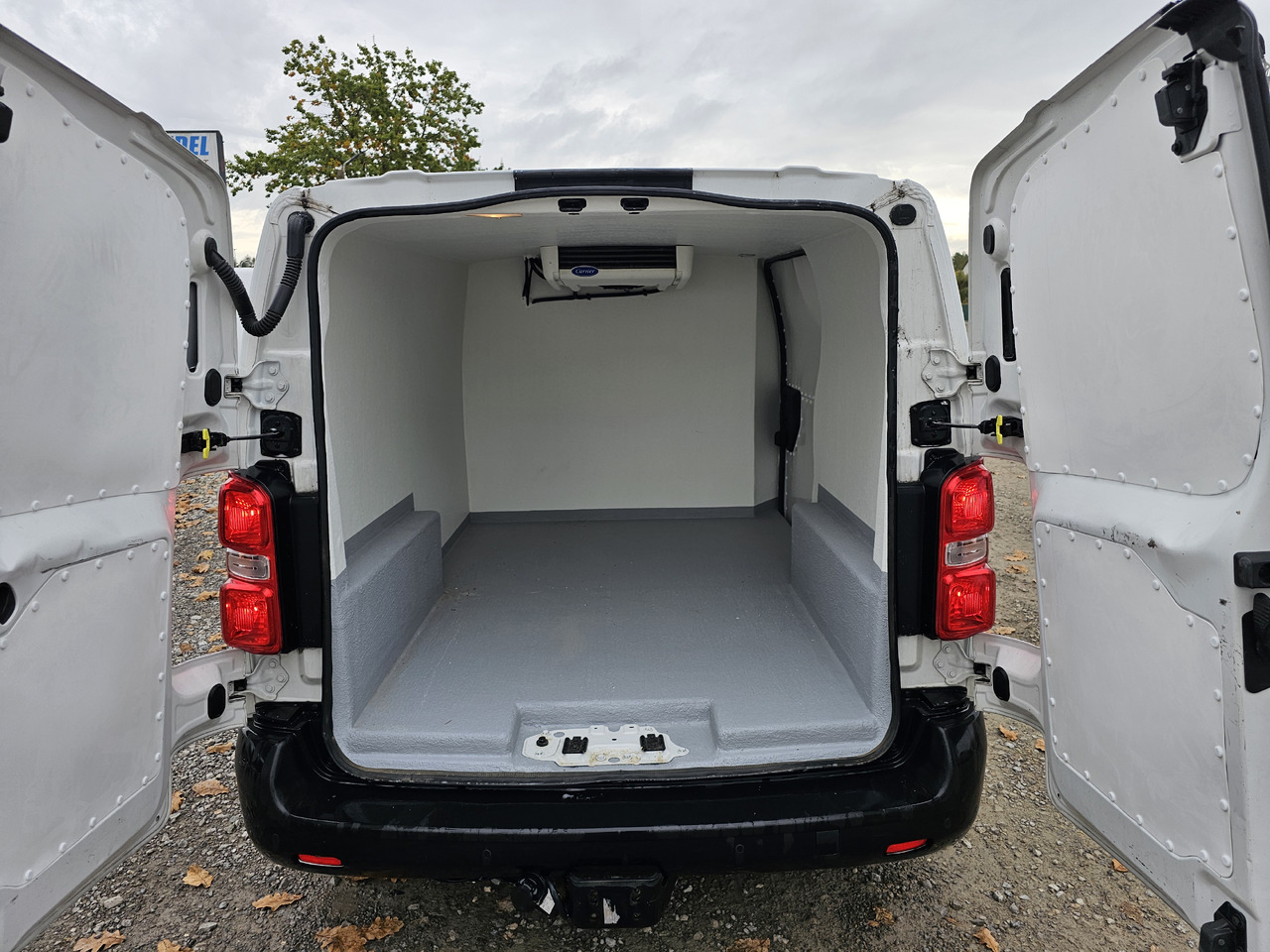 Citroen JUMPY CHLODNIA MROZNIA CARRIER+230V KLIMA NAVI EURO6 - Hladilno vozilo: slika 2 Citroen JUMPY CHLODNIA MROZNIA CARRIER+230V KLIMA NAVI EURO6 - Hladilno vozilo: slika 2
