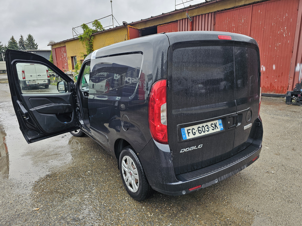 FIAT DOBLO CHLODNIA MROZNIA CARRIER KLIMA EURO6 - Hladilno vozilo: slika 4 FIAT DOBLO CHLODNIA MROZNIA CARRIER KLIMA EURO6 - Hladilno vozilo: slika 4
