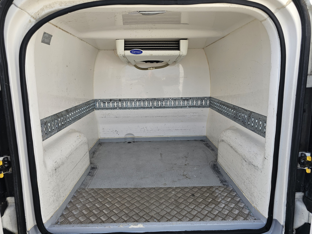 Fiat Doblo chlodnia mroznia carrier +230v - 18 C euro5 - Hladilno vozilo: slika 4 Fiat Doblo chlodnia mroznia carrier +230v - 18 C euro5 - Hladilno vozilo: slika 4