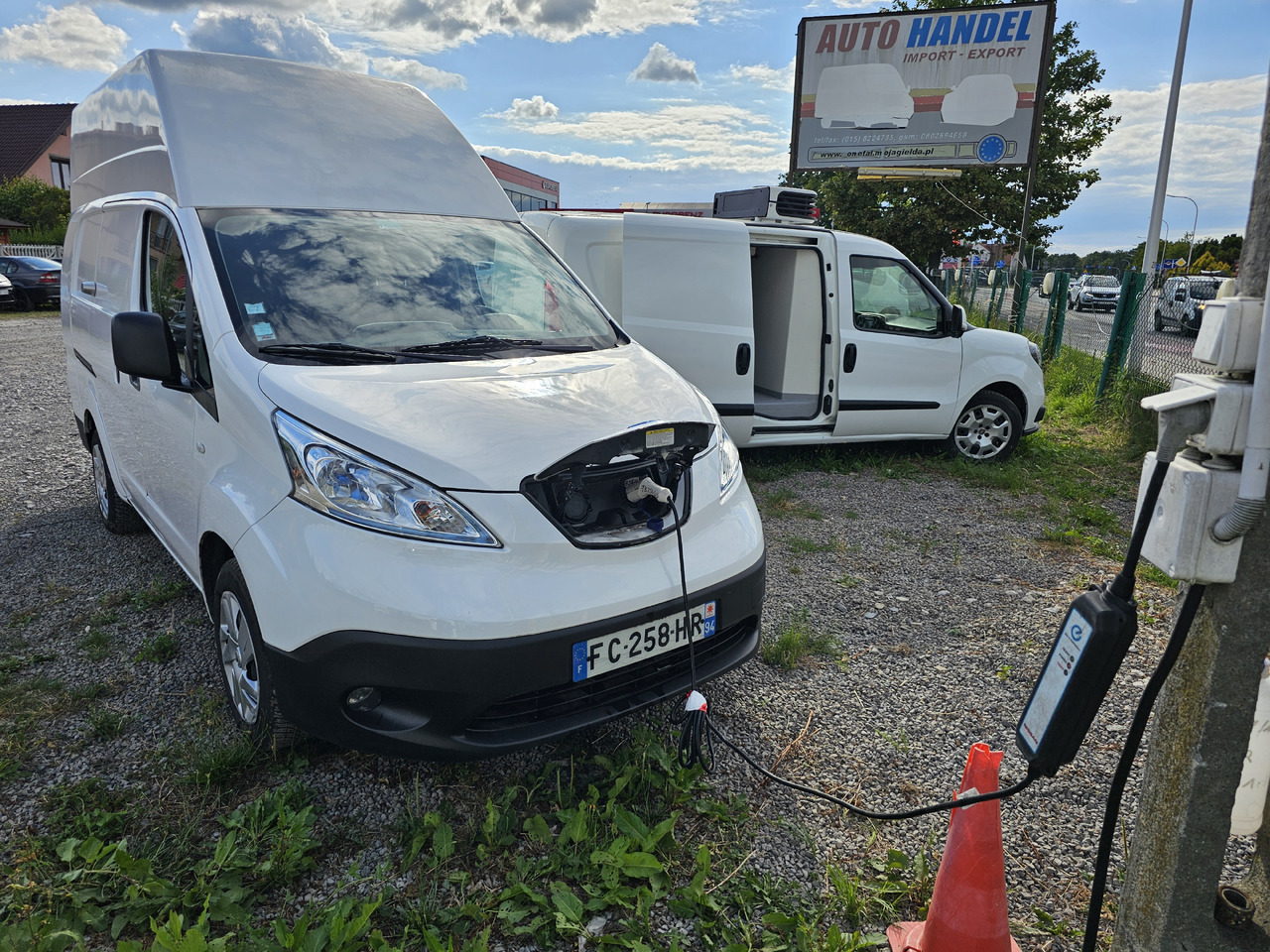 NISSAN E-NV200 ELEKTRYCZNY 40 KV 250 km KLIMA KAMERA - Mali kombi, Električno dostavno vozilo: slika 3 NISSAN E-NV200 ELEKTRYCZNY 40 KV 250 km KLIMA KAMERA - Mali kombi, Električno dostavno vozilo: slika 3