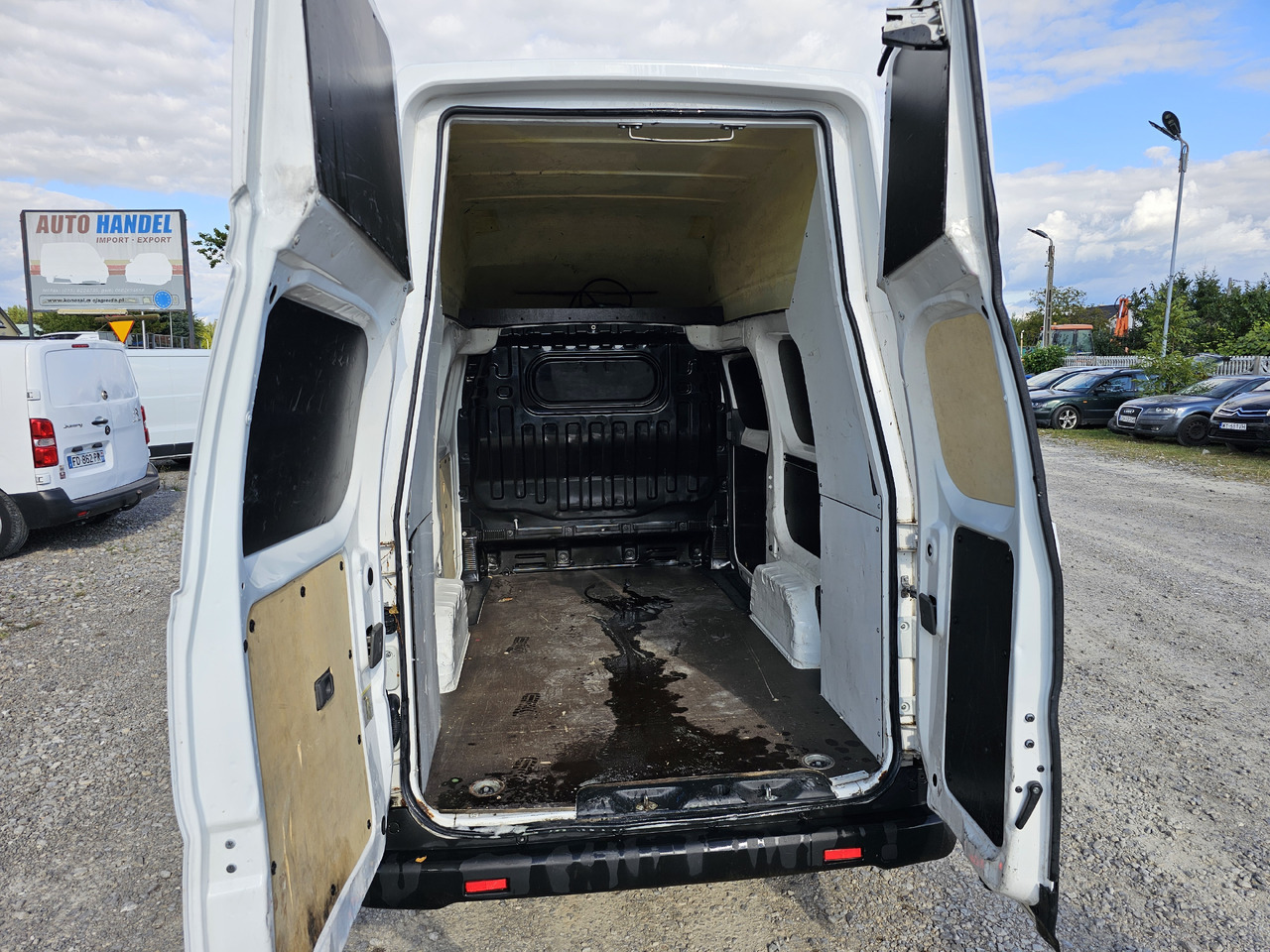 NISSAN E-NV200 ELEKTRYCZNY 40 KV 250 km KLIMA KAMERA - Mali kombi, Električno dostavno vozilo: slika 3 NISSAN E-NV200 ELEKTRYCZNY 40 KV 250 km KLIMA KAMERA - Mali kombi, Električno dostavno vozilo: slika 3