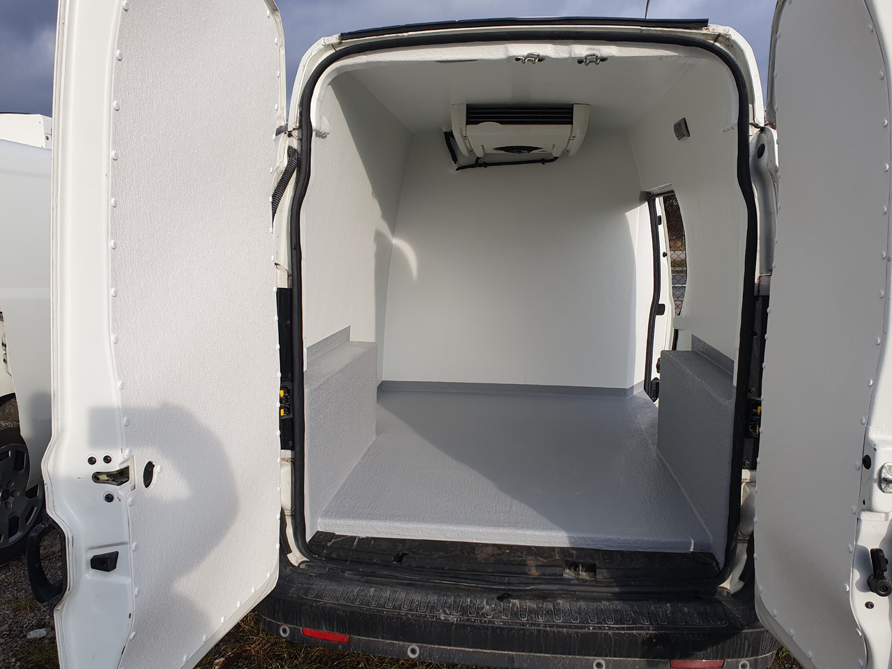 Opel COMBO MAXI L2H2 1,6 tdi CHLODNIA CARRIER KLIMA EURO6 - Hladilno vozilo: slika 2 Opel COMBO MAXI L2H2 1,6 tdi CHLODNIA CARRIER KLIMA EURO6 - Hladilno vozilo: slika 2