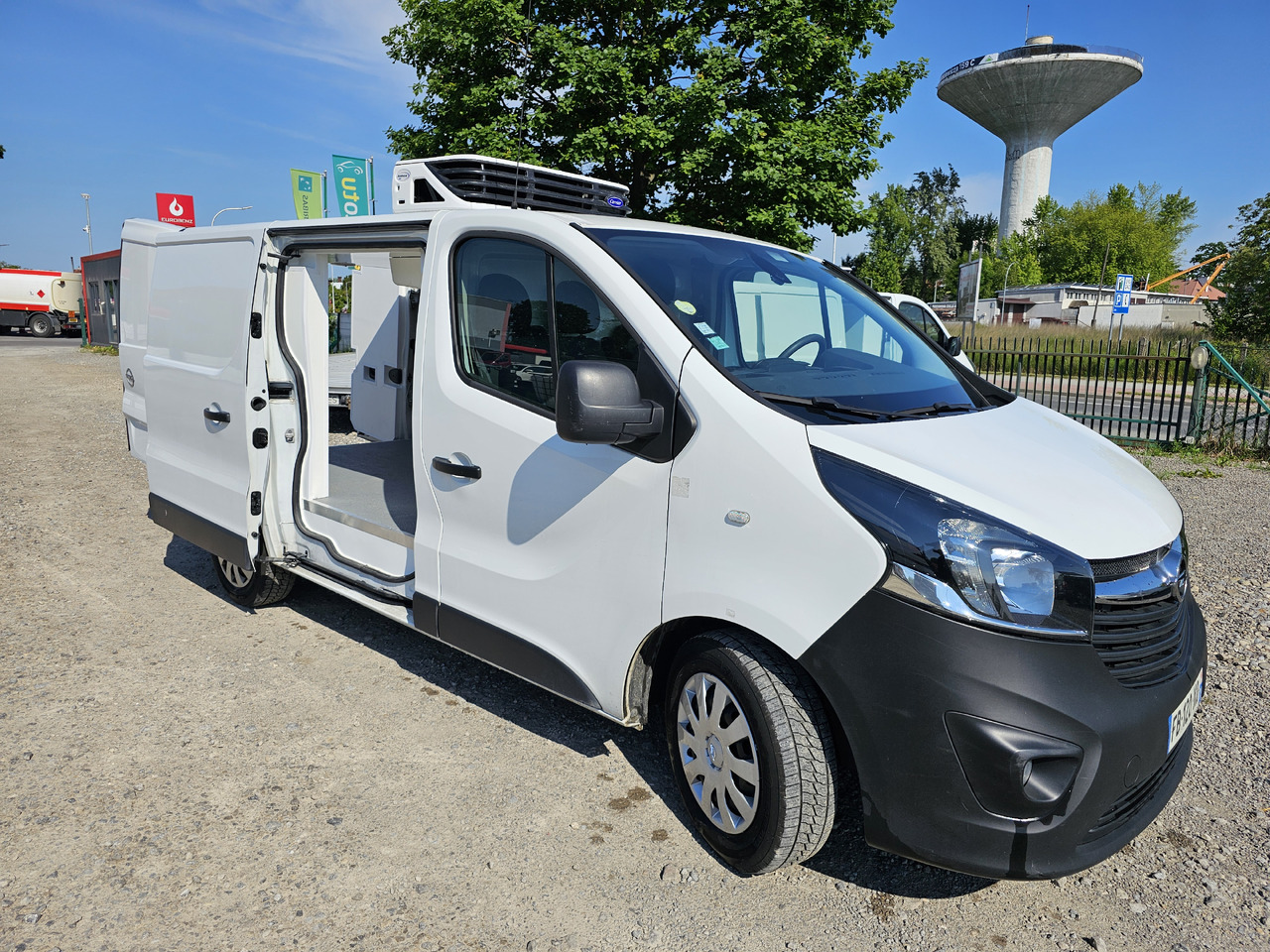 Opel VIVARO CHLODNIA CARRIER+230V KLIMA NAVI EURO6 - Hladilno vozilo: slika 1 Opel VIVARO CHLODNIA CARRIER+230V KLIMA NAVI EURO6 - Hladilno vozilo: slika 1