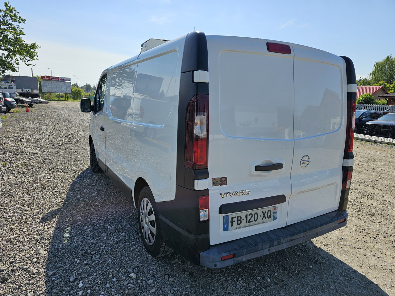 Opel VIVARO CHLODNIA CARRIER+230V KLIMA NAVI EURO6 - Hladilno vozilo: slika 4 Opel VIVARO CHLODNIA CARRIER+230V KLIMA NAVI EURO6 - Hladilno vozilo: slika 4