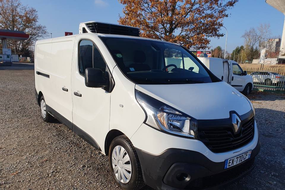 RENAULT TRAFIC CHLODNIA MROZNIA CARRIER+230V KLIMA EURO6 - Hladilno vozilo: slika 1 RENAULT TRAFIC CHLODNIA MROZNIA CARRIER+230V KLIMA EURO6 - Hladilno vozilo: slika 1