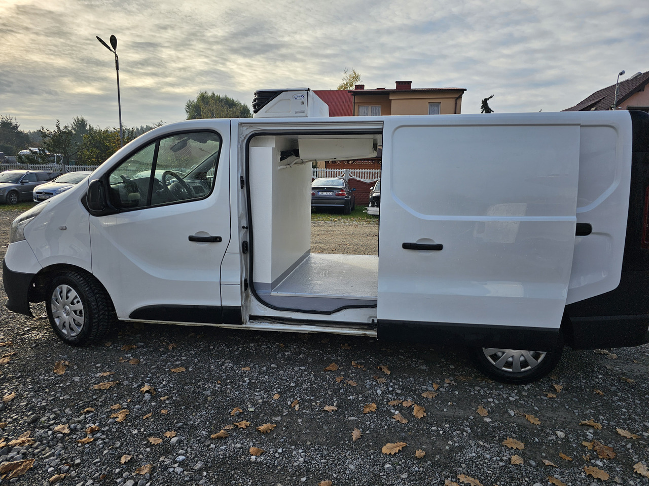 RENAULT TRAFIC MAXI LONG CHLODNIA MROZNIA CARRIER+230V KLIMA NAVI KAMERA EURO6 - Hladilno vozilo: slika 3 RENAULT TRAFIC MAXI LONG CHLODNIA MROZNIA CARRIER+230V KLIMA NAVI KAMERA EURO6 - Hladilno vozilo: slika 3