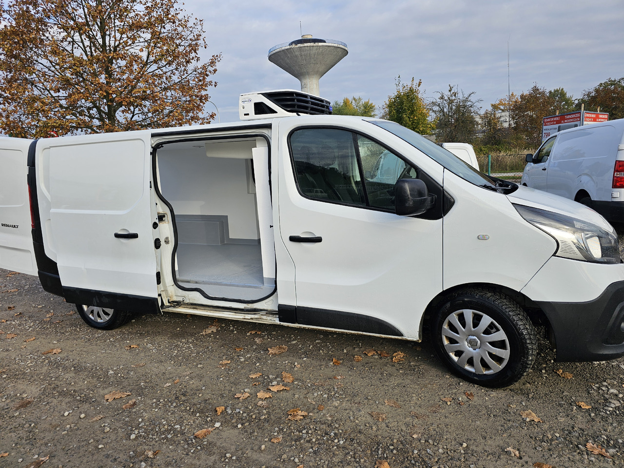 RENAULT TRAFIC MAXI LONG CHLODNIA MROZNIA CARRIER+230V KLIMA NAVI KAMERA EURO6 - Hladilno vozilo: slika 4 RENAULT TRAFIC MAXI LONG CHLODNIA MROZNIA CARRIER+230V KLIMA NAVI KAMERA EURO6 - Hladilno vozilo: slika 4