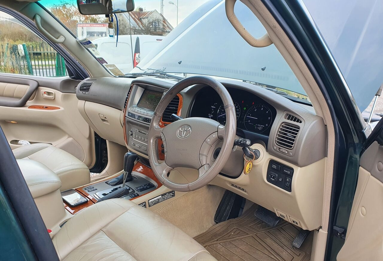 Toyota LAND CRUISER 100 4,2 TD KLIMA 7 OSOB - Avtomobil: slika 2 Toyota LAND CRUISER 100 4,2 TD KLIMA 7 OSOB - Avtomobil: slika 2