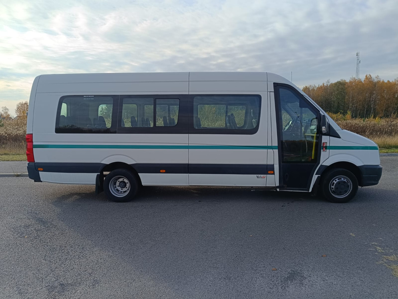 VOLKSWAGEN CRAFTER 23 OSOBY KLIMA WEBASTO KAMERA RETARDER HAK EURO5 - Potovalni avtobus: slika 2 VOLKSWAGEN CRAFTER 23 OSOBY KLIMA WEBASTO KAMERA RETARDER HAK EURO5 - Potovalni avtobus: slika 2