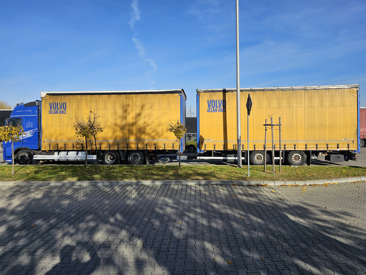 VOLVO FH460 ZESTAW TANDEM 120 M3 PRZEJAZDOWY + PRZYCZEPA FIRANKA SAF - Tovornjak s ponjavo: slika 2 VOLVO FH460 ZESTAW TANDEM 120 M3 PRZEJAZDOWY + PRZYCZEPA FIRANKA SAF - Tovornjak s ponjavo: slika 2