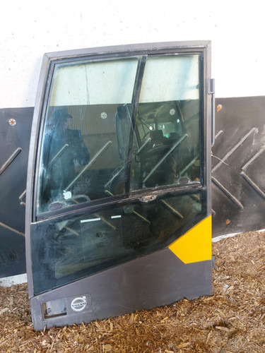 Excavator Door - Vrata in deli za Bager: slika 1 Excavator Door - Vrata in deli za Bager: slika 1