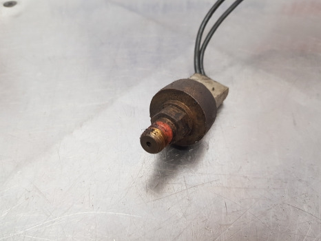 Case 5140, 5120, 5130, 5140, 5150 Pressure Switch 144467a2 - Električni sistem: slika 3 Case 5140, 5120, 5130, 5140, 5150 Pressure Switch 144467a2 - Električni sistem: slika 3