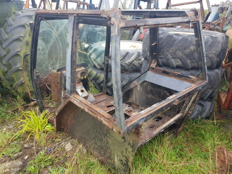 Case 5140, 5120, 5130, 5150 Cab Frame 241678a1, 1330957c3, 1340148c3 - Kabina: slika 2 Case 5140, 5120, 5130, 5150 Cab Frame 241678a1, 1330957c3, 1340148c3 - Kabina: slika 2