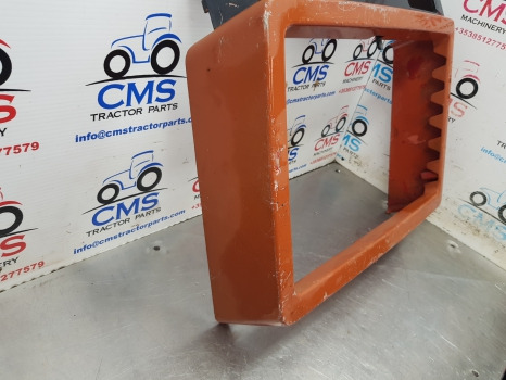 Case International 844xl, 845xl, 856xl, 956xl, 1056xl Nose Cone Panel 85640c2 - Sklopka in deli: slika 3 Case International 844xl, 845xl, 856xl, 956xl, 1056xl Nose Cone Panel 85640c2 - Sklopka in deli: slika 3