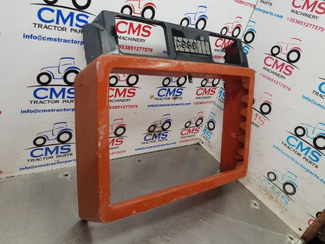 Case International 844xl, 845xl, 856xl, 956xl, 1056xl Nose Cone Panel 85640c2 - Sklopka in deli: slika 2 Case International 844xl, 845xl, 856xl, 956xl, 1056xl Nose Cone Panel 85640c2 - Sklopka in deli: slika 2
