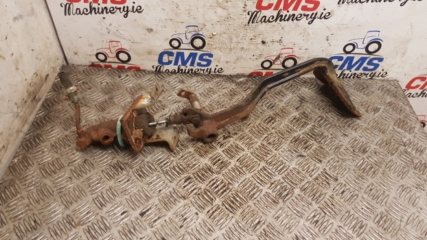 Case International 856 Xl Clutch Pedal Slave Cylinder 3234618r1, 1500215c92 - Cilinder sklopke za Traktor: slika 1 Case International 856 Xl Clutch Pedal Slave Cylinder 3234618r1, 1500215c92 - Cilinder sklopke za Traktor: slika 1