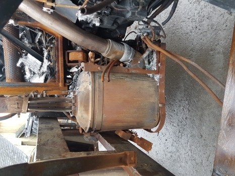 Case Maxxum 115, 125, 145 Steyr Profi 4115, 4125 Engine Exhaust Muffler 47828013 - Dušilec za Traktor: slika 1 Case Maxxum 115, 125, 145 Steyr Profi 4115, 4125 Engine Exhaust Muffler 47828013 - Dušilec za Traktor: slika 1