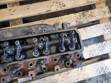 Claas Ares 656 John Deere 6810 Engine Cylinder Head R121608, 6005021490, Re57489 - Glava motorja: slika 5 Claas Ares 656 John Deere 6810 Engine Cylinder Head R121608, 6005021490, Re57489 - Glava motorja: slika 5