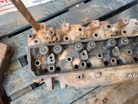 Claas Ares 656 John Deere 6820 Engine Cylinder Head R121608, 6005021490, Re57489 - Glava motorja: slika 2 Claas Ares 656 John Deere 6820 Engine Cylinder Head R121608, 6005021490, Re57489 - Glava motorja: slika 2