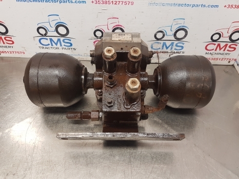 Claas Ares 836, 815, 816, 826 Suspension Controle Valve Parts Only 7700061891 - Vzmetenje za Traktor: slika 1 Claas Ares 836, 815, 816, 826 Suspension Controle Valve Parts Only 7700061891 - Vzmetenje za Traktor: slika 1