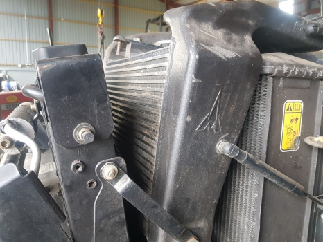 Deutz Agrotron M620, M610, M615, M600,ttv Intercooler 0.015.6910.2/20 - Hladilnik motorja: slika 1 Deutz Agrotron M620, M610, M615, M600,ttv Intercooler 0.015.6910.2/20 - Hladilnik motorja: slika 1