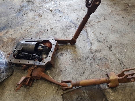 Hidravlika za Traktor Fiat 70-90, 80-90 Hydraulic Lift Cover Assy 5117164, 5125938, 5123957, 5123959: slika 6