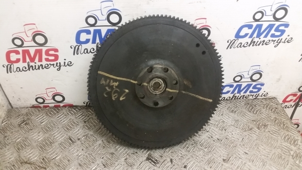 Fiat 780 Engine Flywheel And Ring Gear. |please Check By The Photos. - Vztrajnik za Traktor: slika 1 Fiat 780 Engine Flywheel And Ring Gear. |please Check By The Photos. - Vztrajnik za Traktor: slika 1