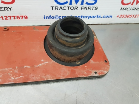 Fiat 90, 160-90, 140-60 Wide Super Comfort Cab Cab Plate And Boot 5111671 - Kabina in notranjost: slika 4 Fiat 90, 160-90, 140-60 Wide Super Comfort Cab Cab Plate And Boot 5111671 - Kabina in notranjost: slika 4