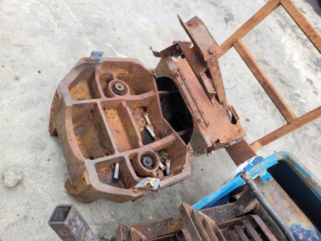 Fiat F130, F140, F120 Fwd Front Axle Support Frame Bolster 5147363, 5163236 - Vzmetenje: slika 2 Fiat F130, F140, F120 Fwd Front Axle Support Frame Bolster 5147363, 5163236 - Vzmetenje: slika 2