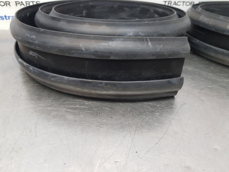 Ford 1000, 600 Series, 4000, 4600 Mudguard Rubber Gasket Pair 81825478 - Blatnik: slika 2 Ford 1000, 600 Series, 4000, 4600 Mudguard Rubber Gasket Pair 81825478 - Blatnik: slika 2