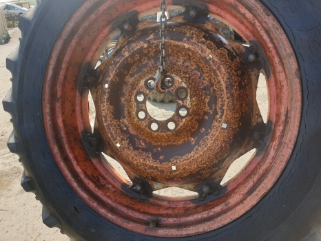 Ford 13.6 R38 Wheel - Kompletno kolo za Traktor: slika 5 Ford 13.6 R38 Wheel - Kompletno kolo za Traktor: slika 5